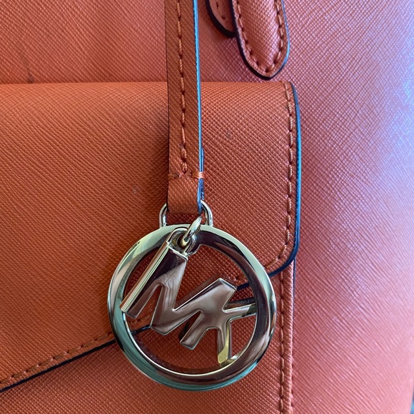 Michael Kors Jet Set Tote Bag in Tangerine 🍊 Color with multiple pockets - Picture 7 of 7